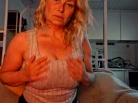 Ik ben een nymho ik wil 24 op 24 u seks ik ben altijd geil