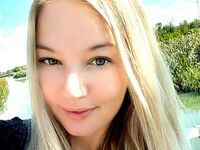 girl fingering pussy AnaysAnao