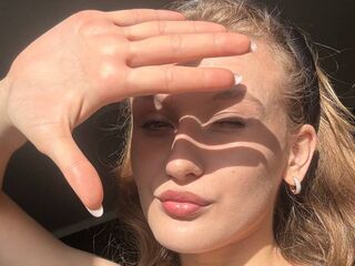 camwhore shaving pussy LatrinaBrounson