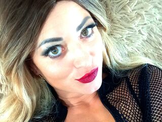 nude webcam LionessoneForu