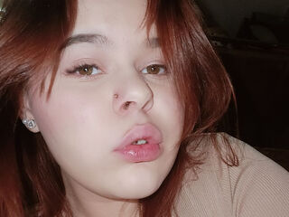 cam girl playing with dildo LissaTerry