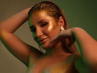 camwhore masturbating with sextoy MaddieVixen