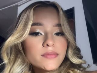 naked webcamgirl AaishaCollin