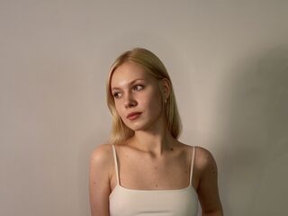 nude webcamgirl pic AishaNaeher