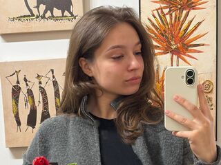 camgirl playing with vibrator AnnaMariardi