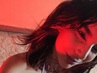 topless camgirl AylaStonne