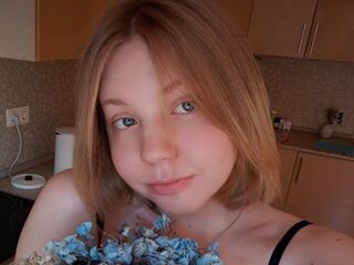 cam girl playing with sextoy BertaCheyne