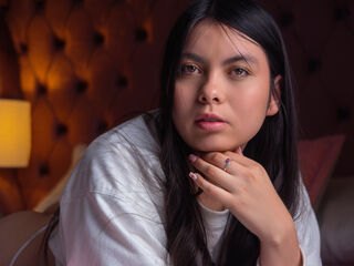 live webcam performer CamiVasques