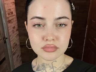 naked cam girl CarmenFurmanik
