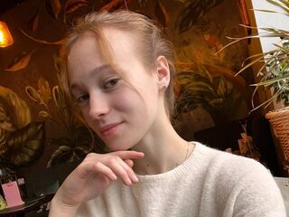 hot cam girl fingering shaved pussy CathernKyte
