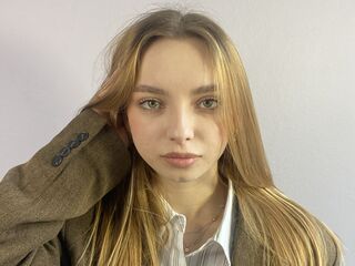 webcam girl ChariseKuhnke