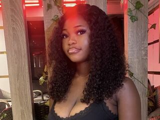 camgirl playing with vibrator CreamieNelly