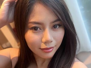 camslut showing tits DanielaVynz