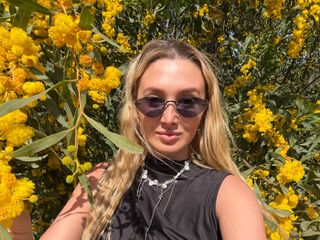 naked camgirl masturbating with dildo DelaineClowerd