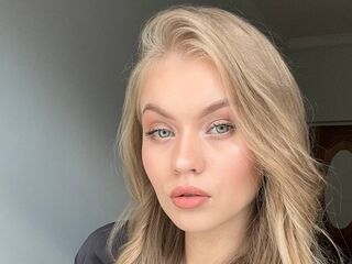 camwhore spreading pussy ElaraBrooks