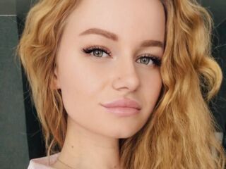 naughty camgirl masturbating with vibrator FaridaDos