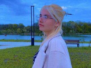 hot cam girl masturbating with vibrator FredericaMittag