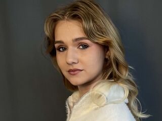 naughty cam girl fingering shaved pussy HelenPetrini