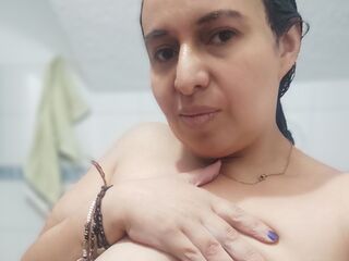 hot webcam IbannaBely