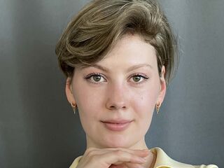 girl topless chat JanHilbert