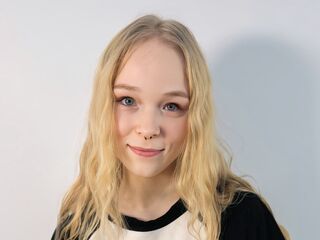 shaved pussy web cam KamiMellema