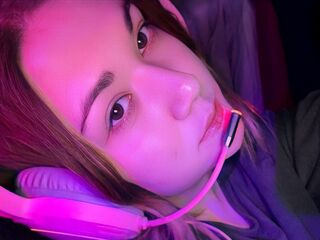 camslut showing tits KimSoprano