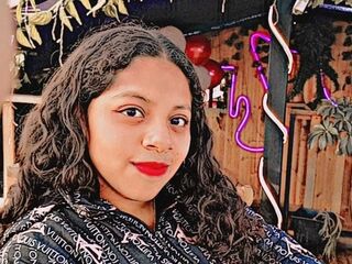 naked girl with webcam fingering pussy KyraFade