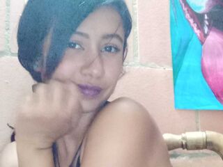 naughty camgirl masturbating with dildo LauSommers