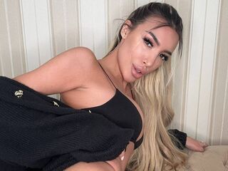cam girl playing with sextoy LexiAce