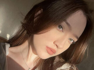 camslut fingering pussy LisanBrown