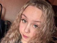 naked cam girl fingering pussy LizzetteStanway