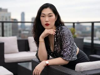 camgirl playing with vibrator LouiseAnna