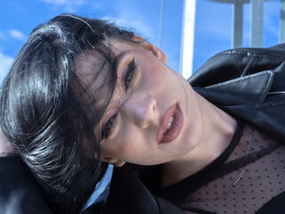 camgirl fingering pussy MadelynVelure