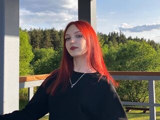 cam girl playing with dildo MagaretMontie