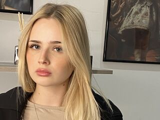 naked girl with live cam MarnieRhyner