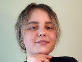 girl topless MichaeleBendall