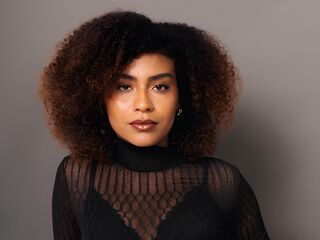 naked camgirl NayaMilanoo