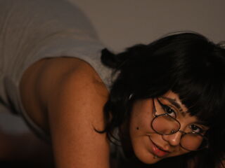 topless webcam girl NoemieBlanche
