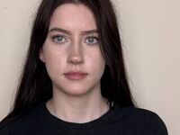 hot cam girl fingering shaved pussy OssieMichard