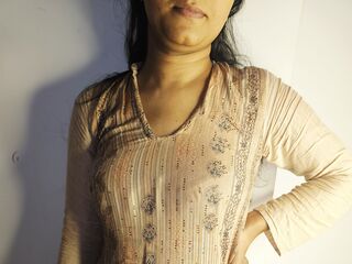 hot webcam video RubbynaKhan