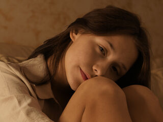 camwhore fingering shaved pussy SeeMule