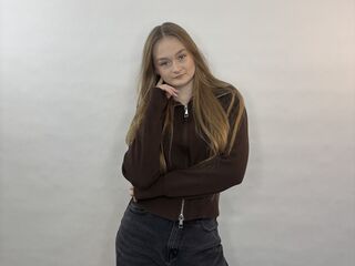 girl showing tits SigneKeatley